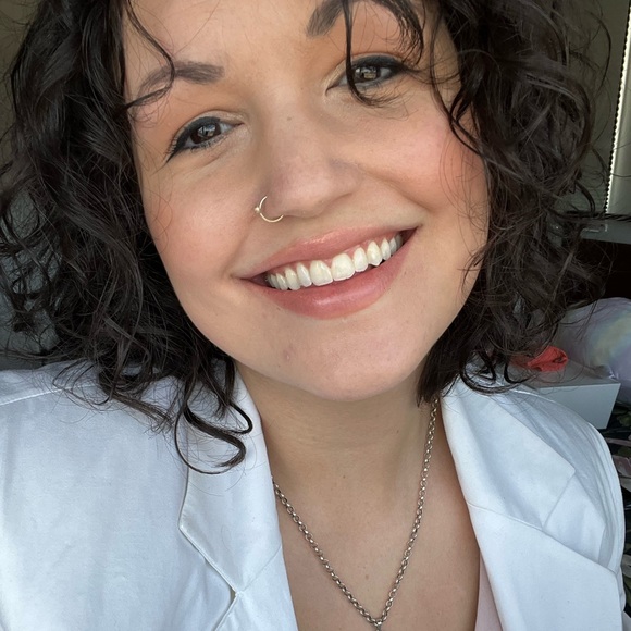 Meet your Posher, Sarah - Picture 1 of 1